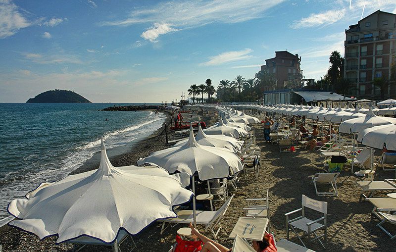 A beautiful view of a beach in Albenga