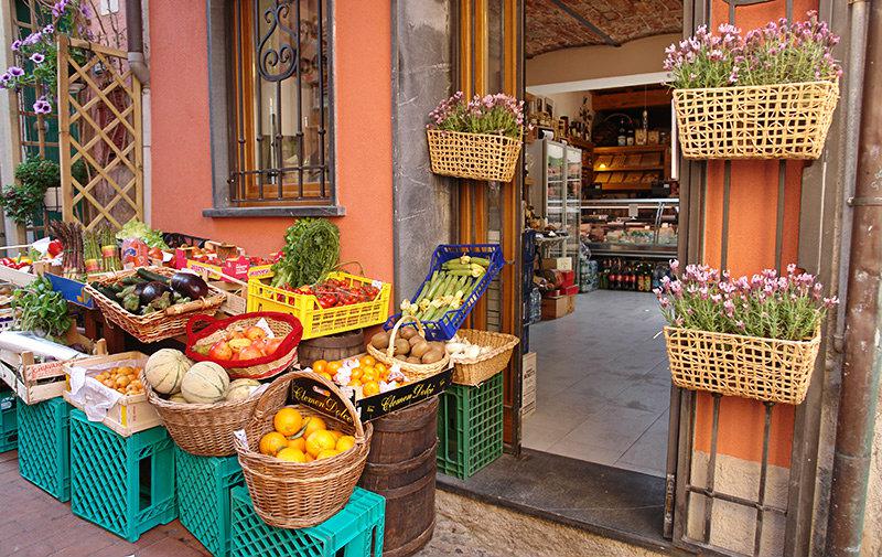 A market with fresh fruits and vegetables in Lerici