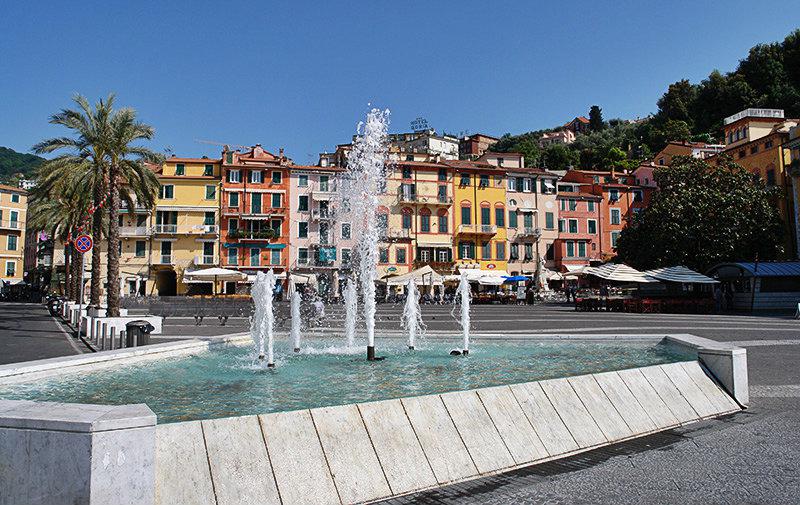 A beautiful fountain in the center of Lerici